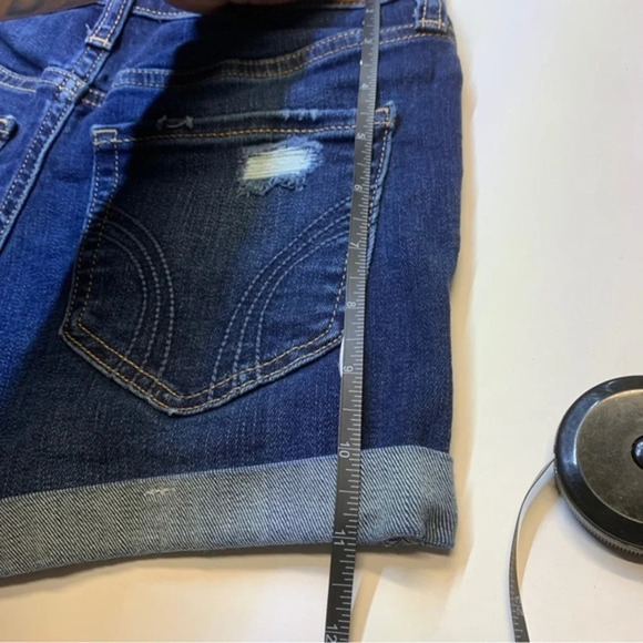 Curvy Ultra High-Rise Ripped White Denim Mom Shorts hollister - Picture 6 of 11